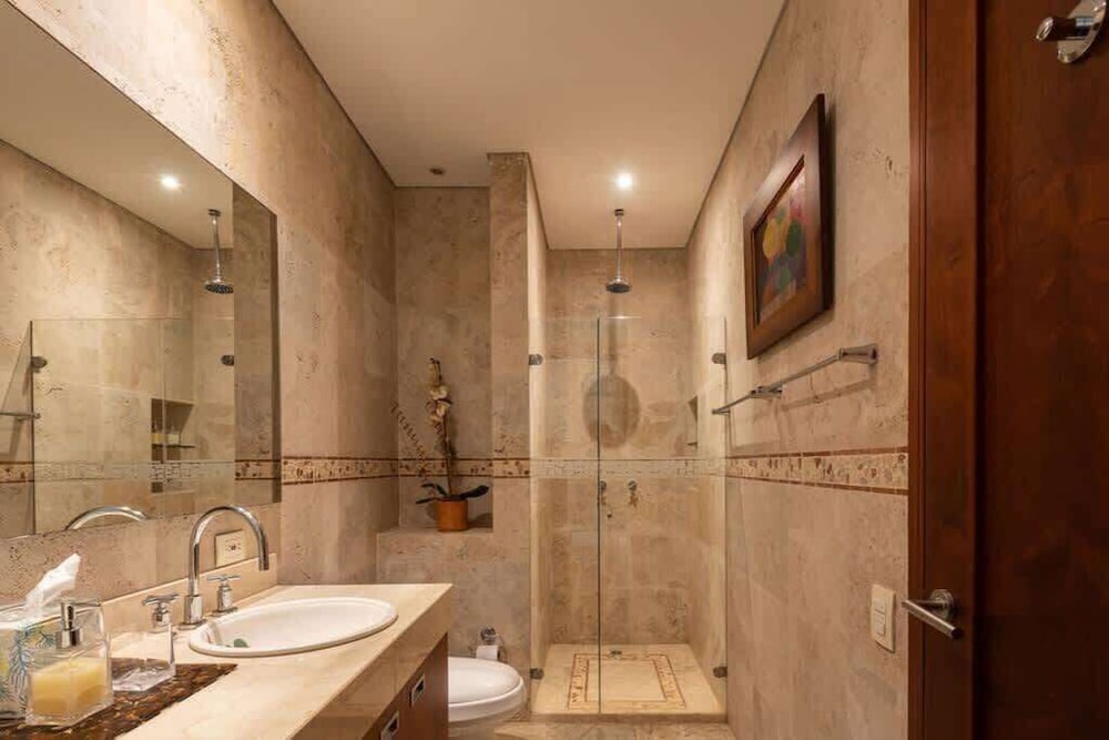 Luxury Apartment– Private Pool & Rooftop Jacuzzi