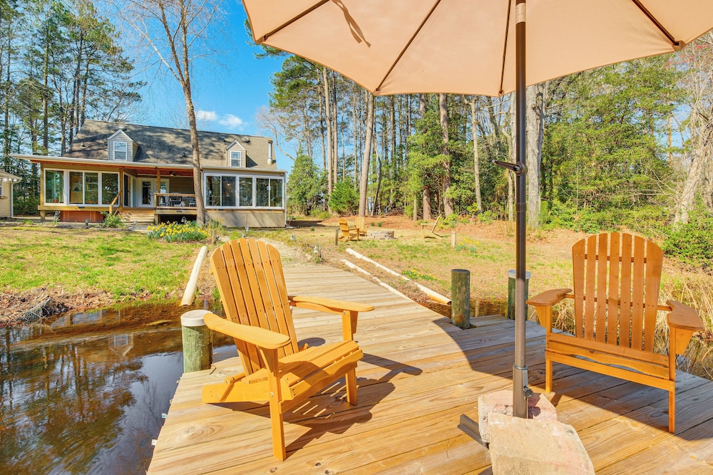 Dock, Sunrooms & Fire Pits: Deltaville Home!