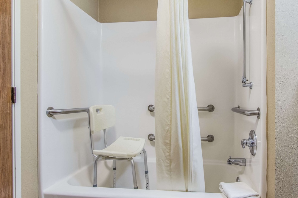 Econo Lodge Shelbyville - Property Image 3