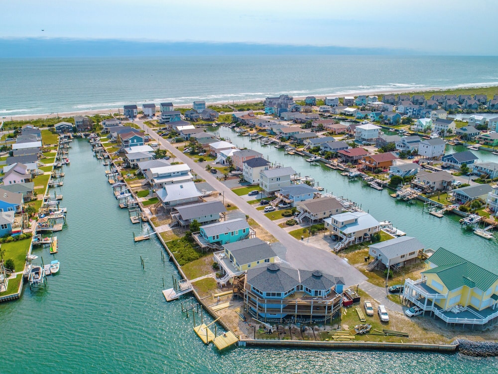 Bear's Den by Topsail Realty