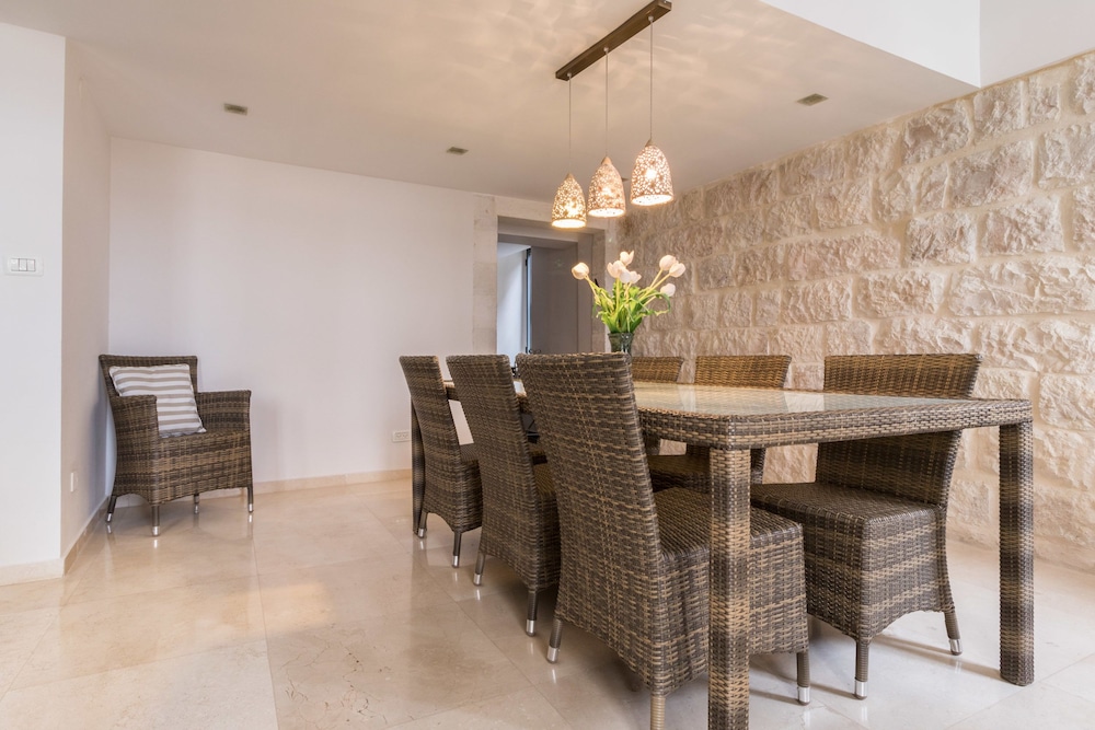 RENTAL ISRAEL- Modern aprt near Mamilla