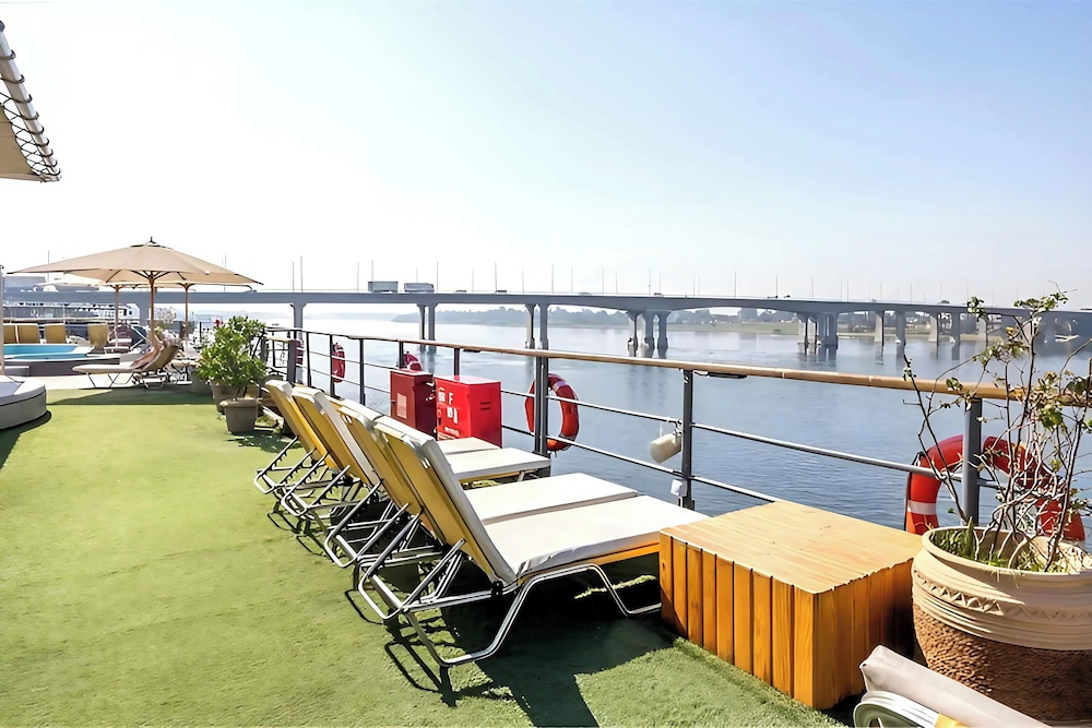 Nile Cruise Essence every Monday from Aswan 3 nights and every Thursday from Luxor 4 nights