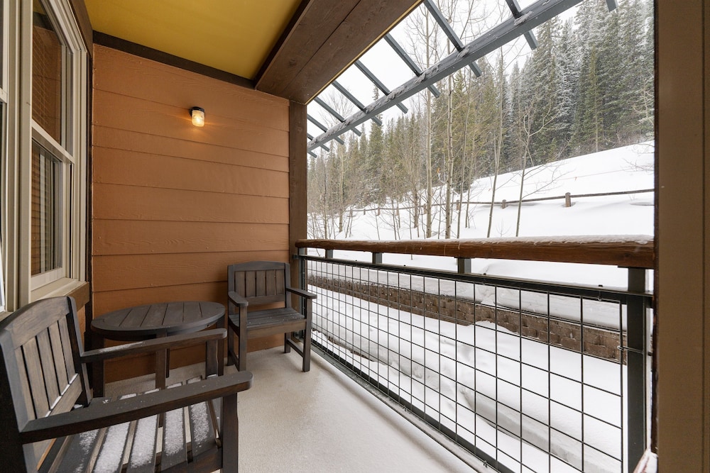 Premium Unit 1305 - Zephyr Mountain Lodge 1 Bedroom Condo