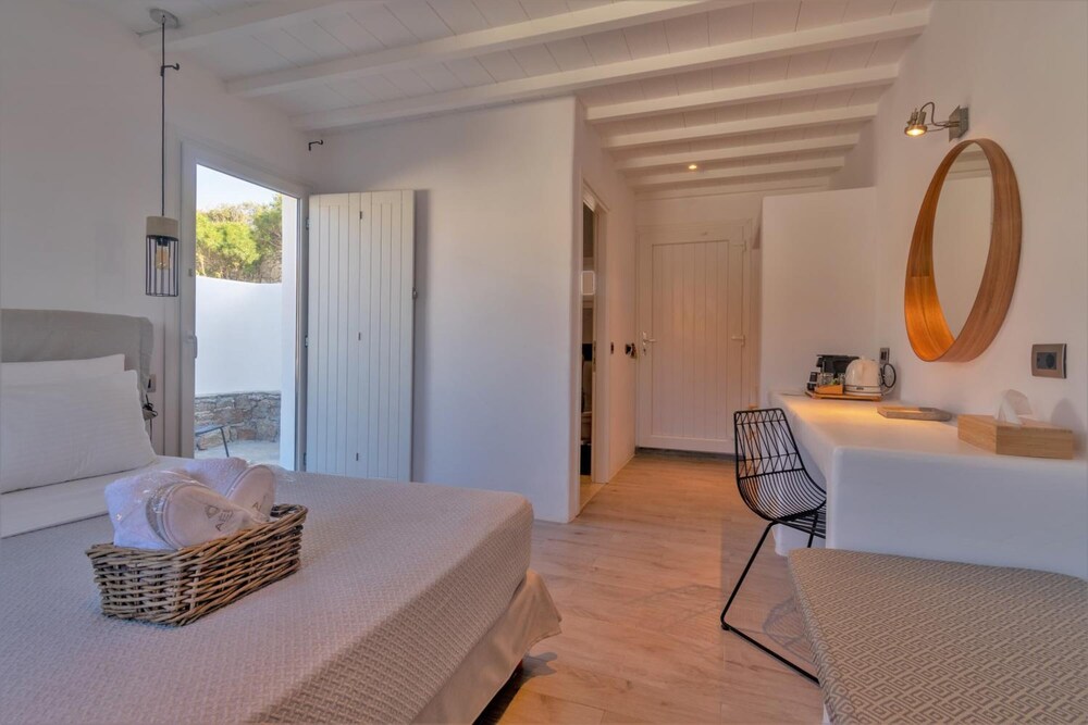 Aelia Mykonos