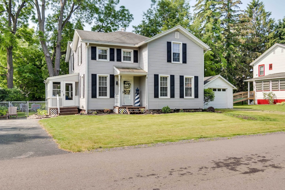 Sodus Point Home - Walkable to Beach!