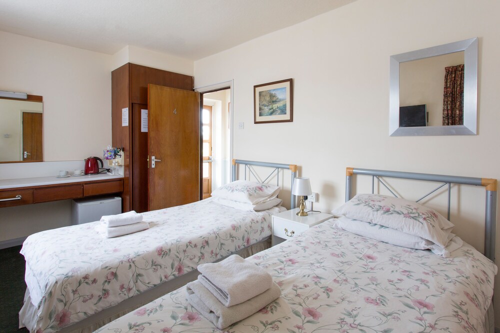 Oakwood B&B Heathrow view 5
