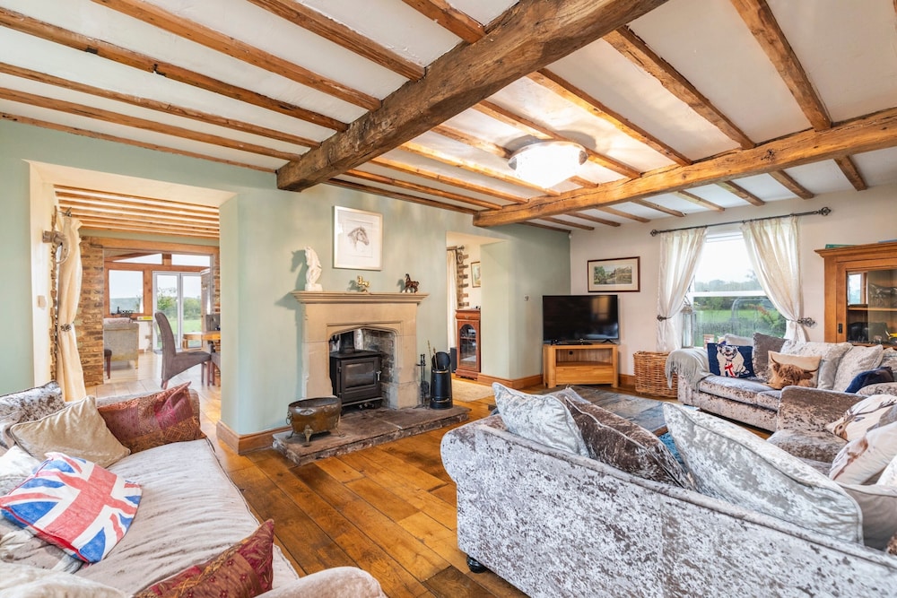 Country Farmhouse, Sleeps 13 & New 8seater Hot Tub