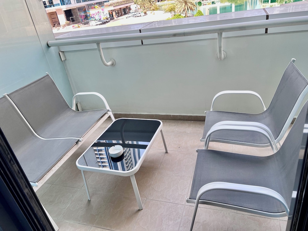 Cosmos Living 1 BR Suite Near Dubai Mari
