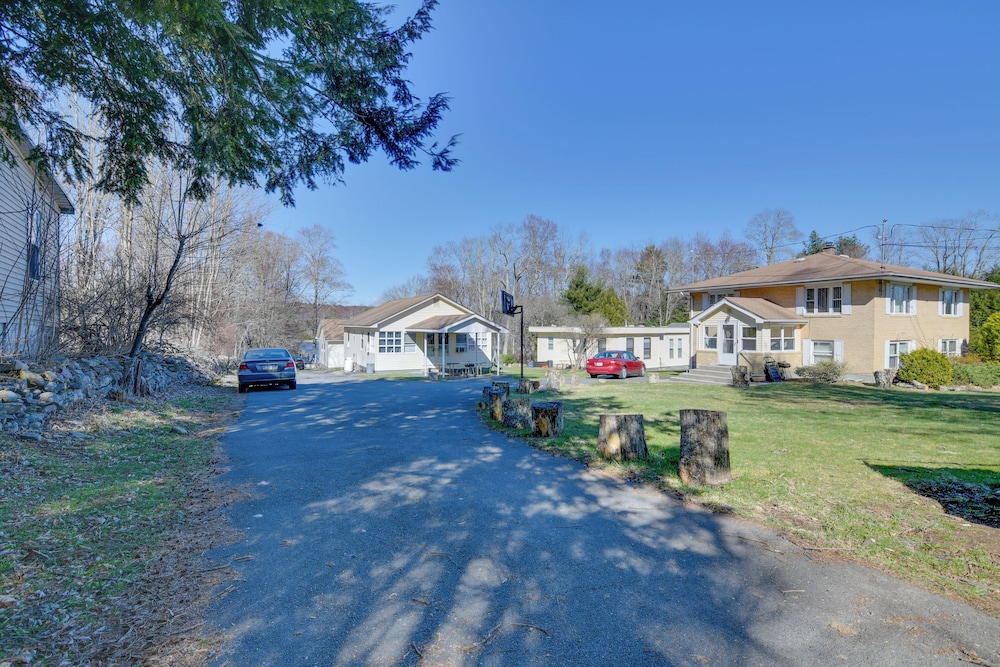 Kayaks & Canoes: Lake-view Retreat in Ellenville!
