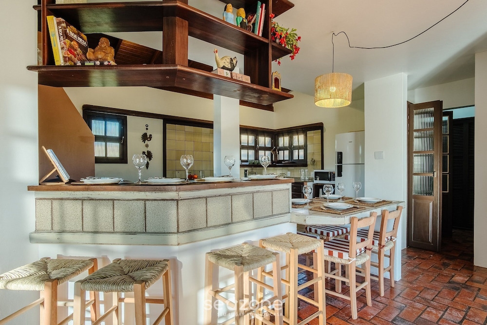 3-bedroom House 800m From the Beach Tab0140