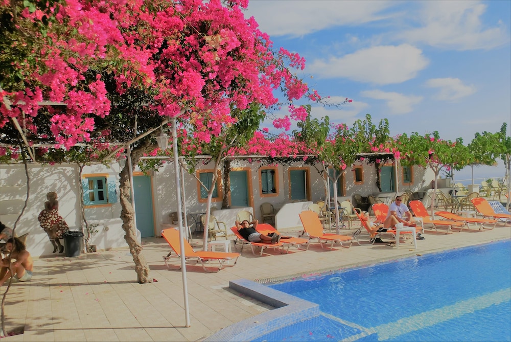 Santorini Camping & Hostel