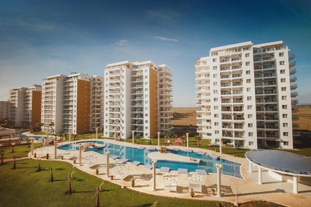 Spartacus Pool Apartments view 3