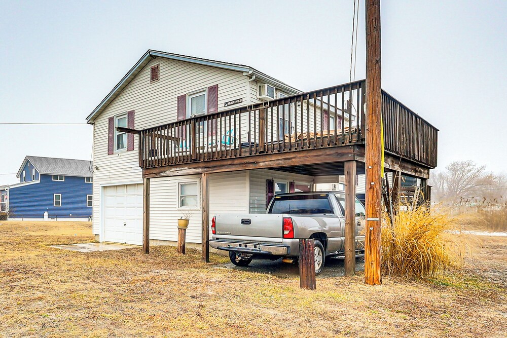 Walk to Beaches & Marina: Fortescue Hideaway