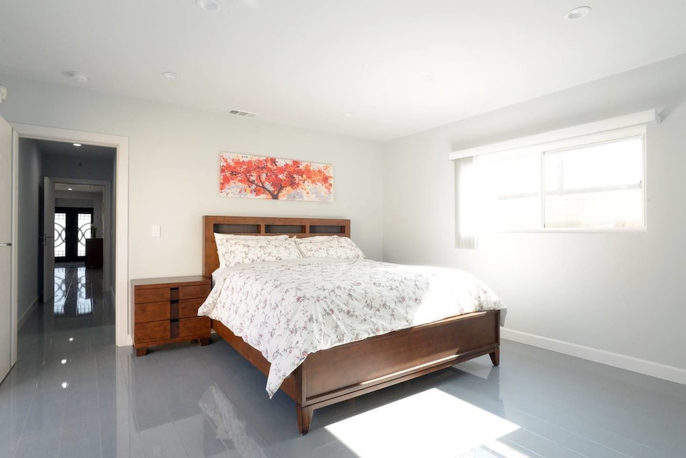 North Hollywood Vacations - Bright Spacious Family House Near Universal Studios - Property Image 24