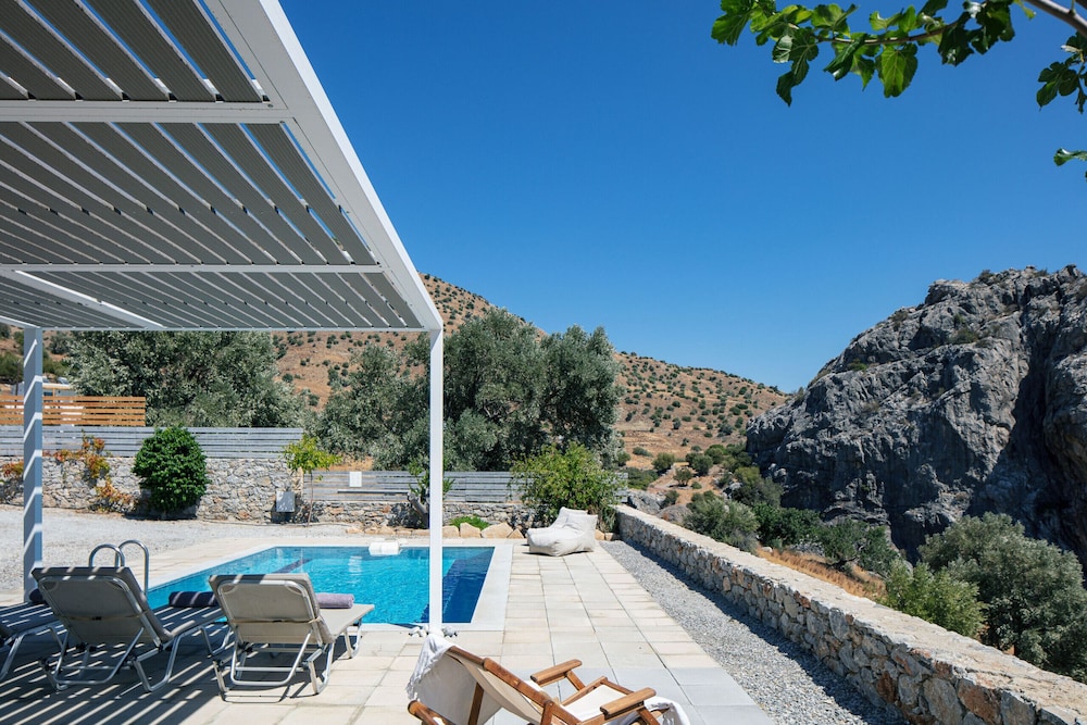 Evgoro Villas
