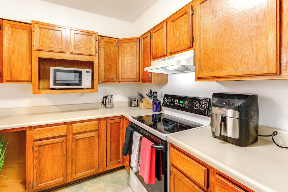 Near Dtwn & Pioneer Park: Fairbanks Home w/ Deck!