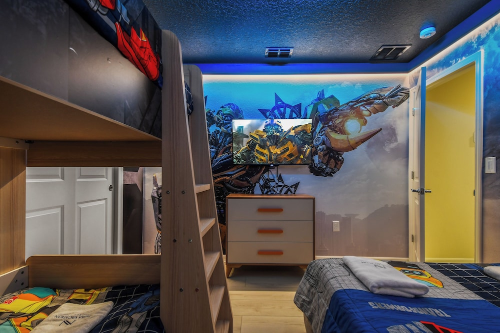 Ultimate Family Fun Retreat 10-bedroom Luxury Home