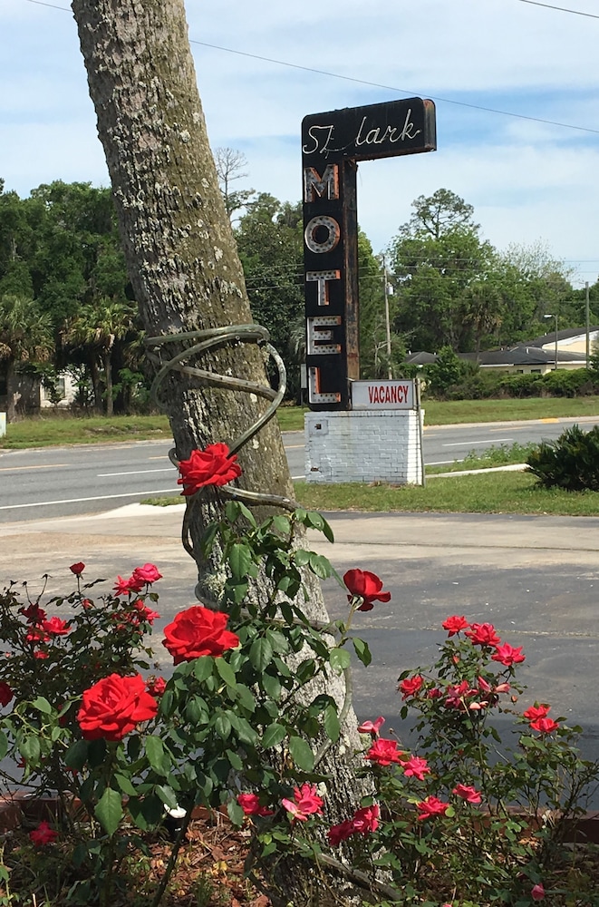 Skylark Motel