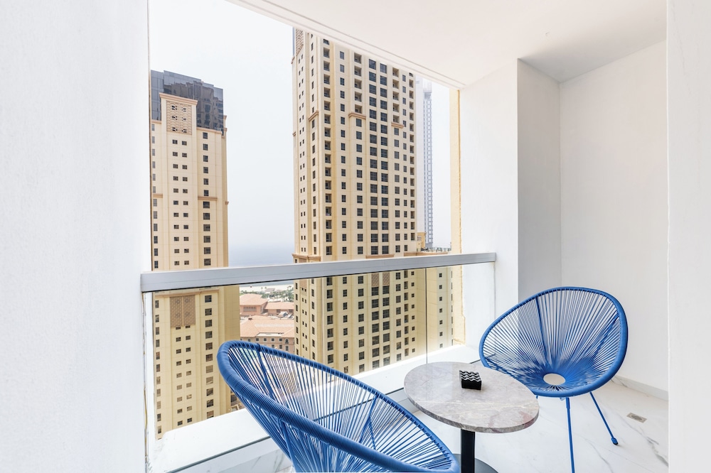 Seaside Elegance - Luxury 3-BR in JBR