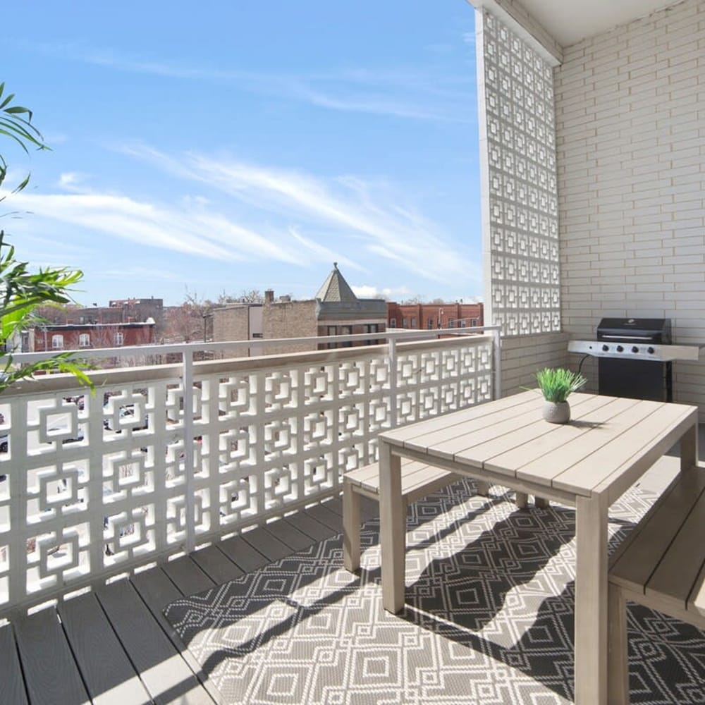 4-bedroom Penthouse w 2 Large Balconies Rooftop
