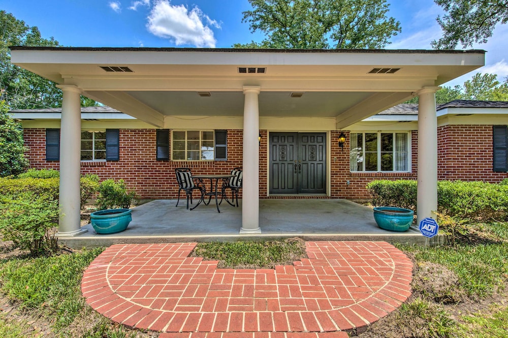 Ocean Springs Home - Walk to Beach & Downtown! view 4