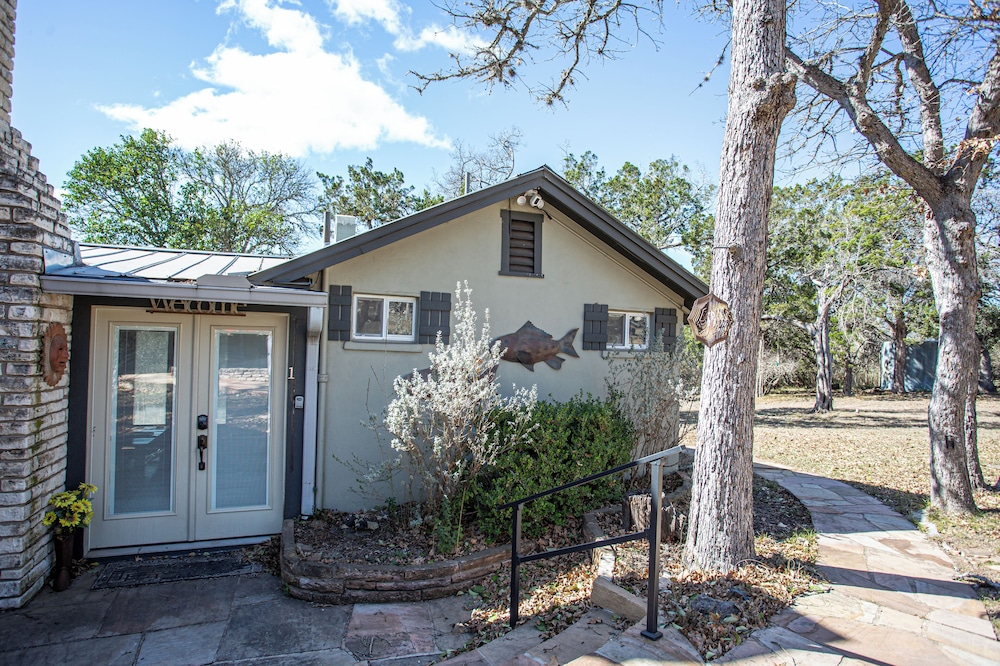 Hill Country Retreat 2 Bedroom 2 Bath