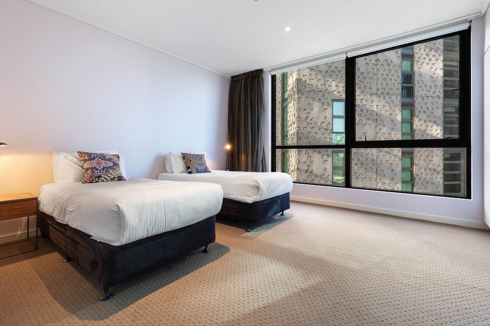 2-bed Inner-city Pad With Gym