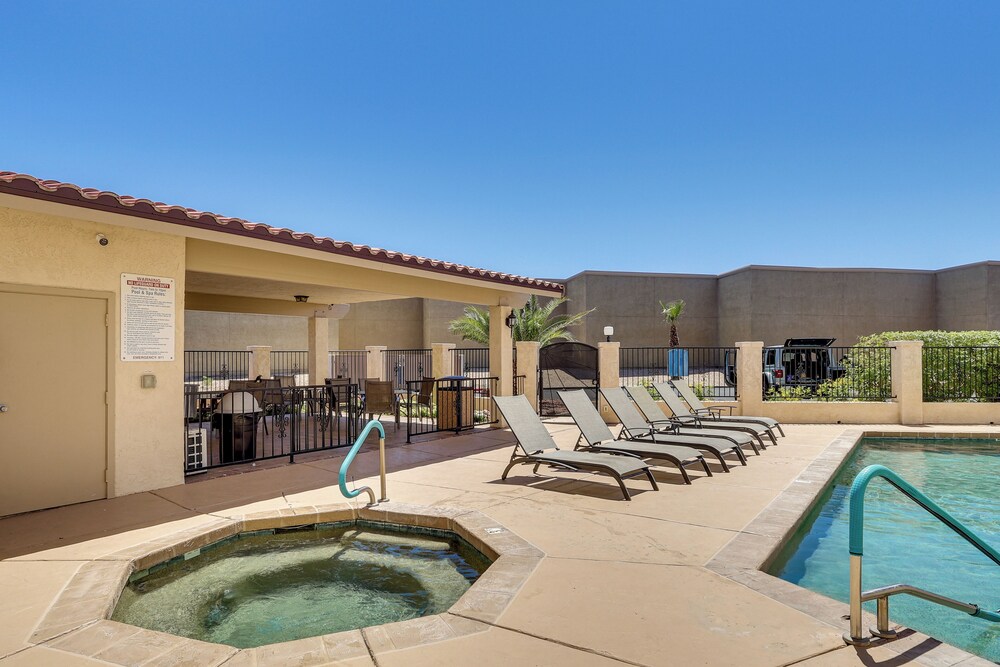 Island Condo w/ Pool Access in Lake Havasu City!