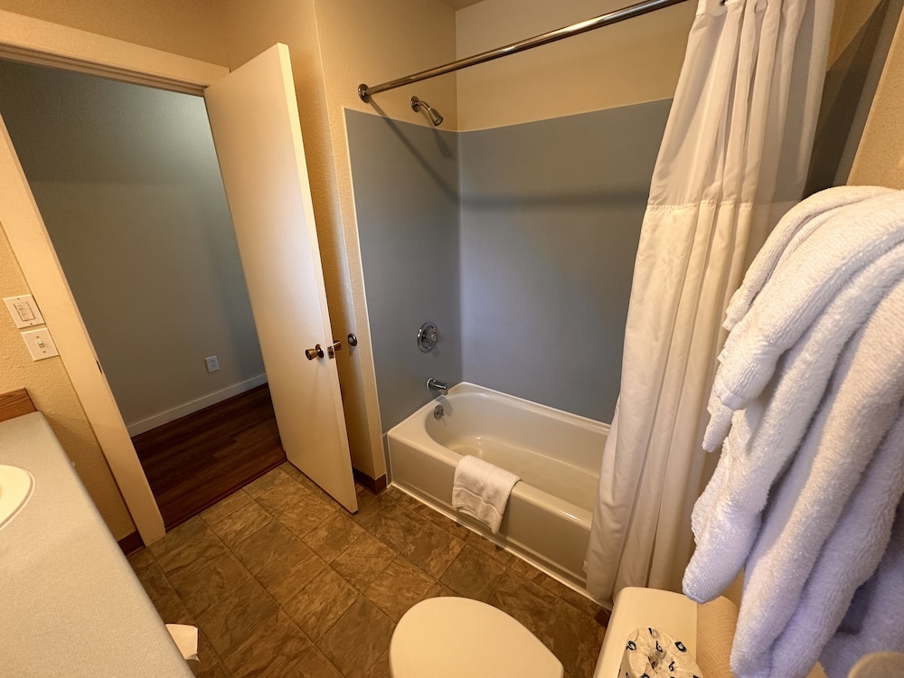 Astoria Crest Motel