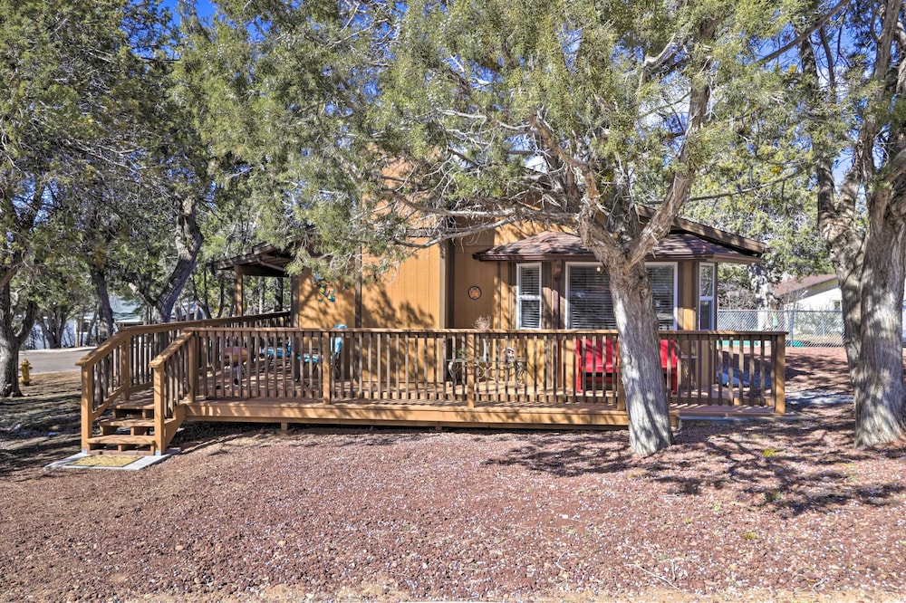 Show Low 'white Mountain Cottage' w/ Deck!
