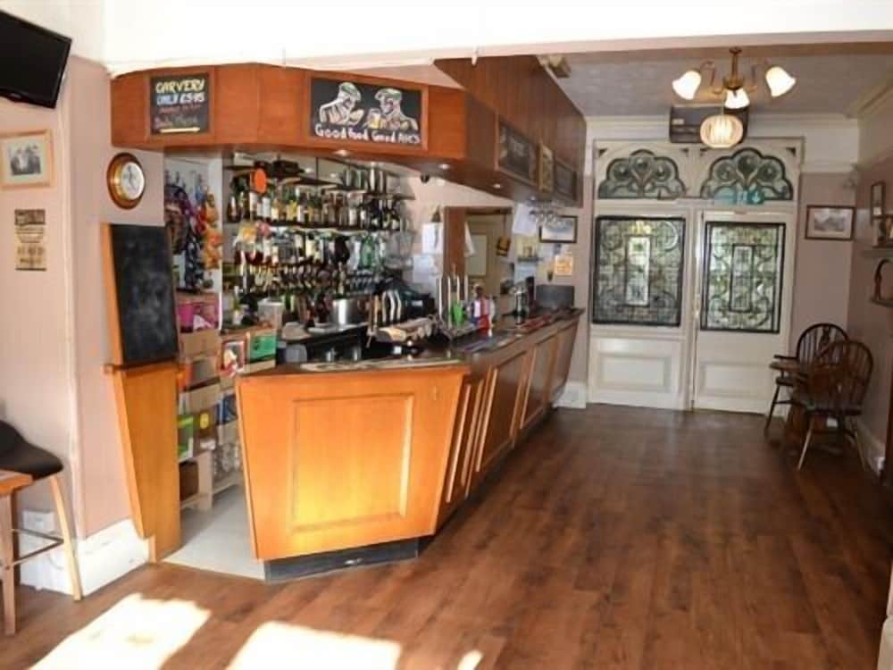 Lynton Vacations - The Sandrock - Property Image 8