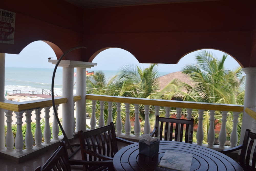 Coconut Pointe Villa & Beach Resort