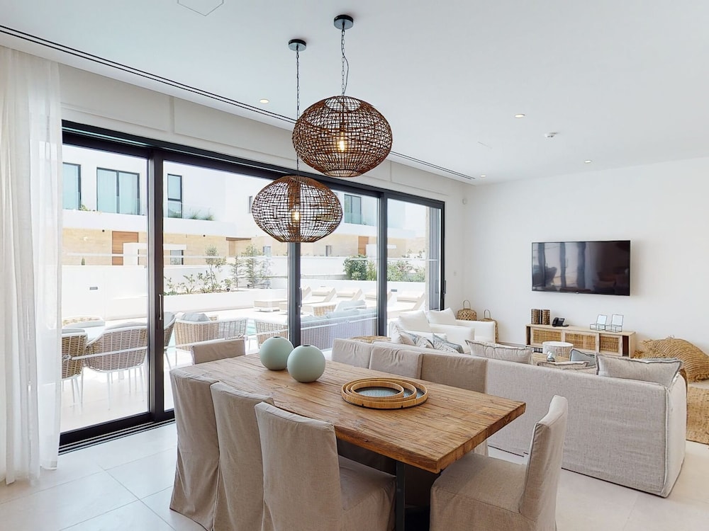 Sanders Konnos Bay Kalliopi - Outstanding 4-bedroom Villa With a Side Sea View