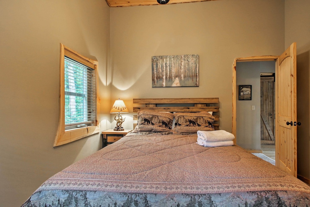 Timber Home: Walk to Slopes & N Conway Shops! view 5