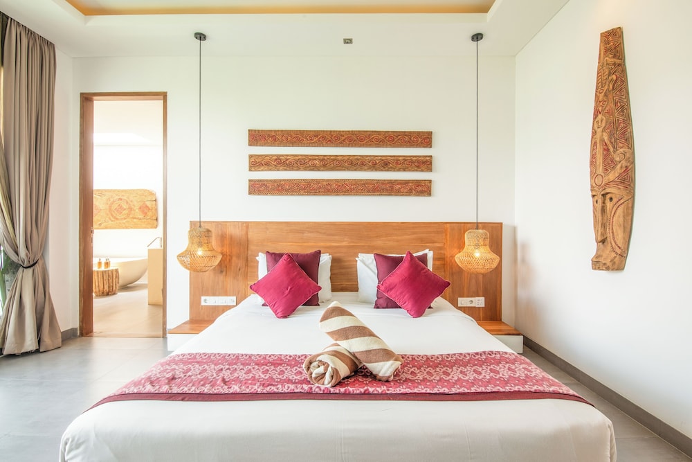 Luxury 4BR Haven, Steps to Canggu's Beach Elegance