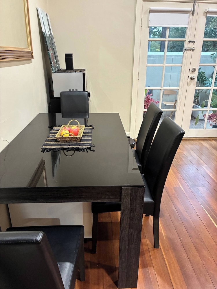 Cozy Tusmore Apartment With Private Garden City View Near Burnside Village Mall