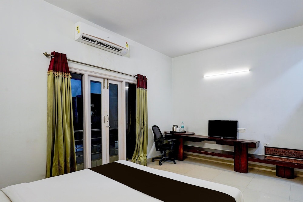 Cosy Castle at Medavakkam Near Jayachandran