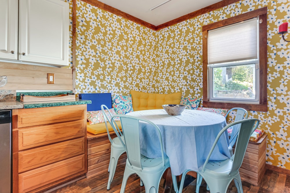 3 Mi to Blackwater Falls: Peaceful Retreat w/ Deck