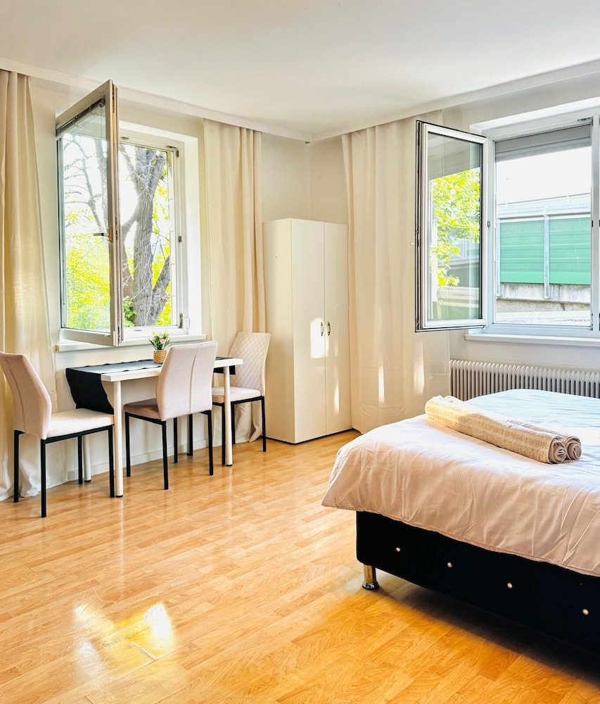 Cozy Garden Villa near Danube For 16P