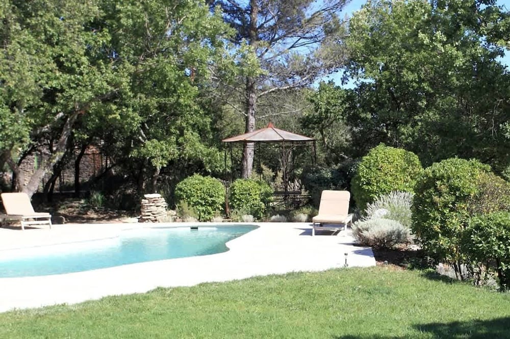 Provencal Villa in the Heart of the Luberon Scrubland