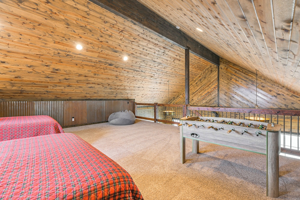 Hike, Hunt & Unwind: Mtn-view Cabin in Del Norte!