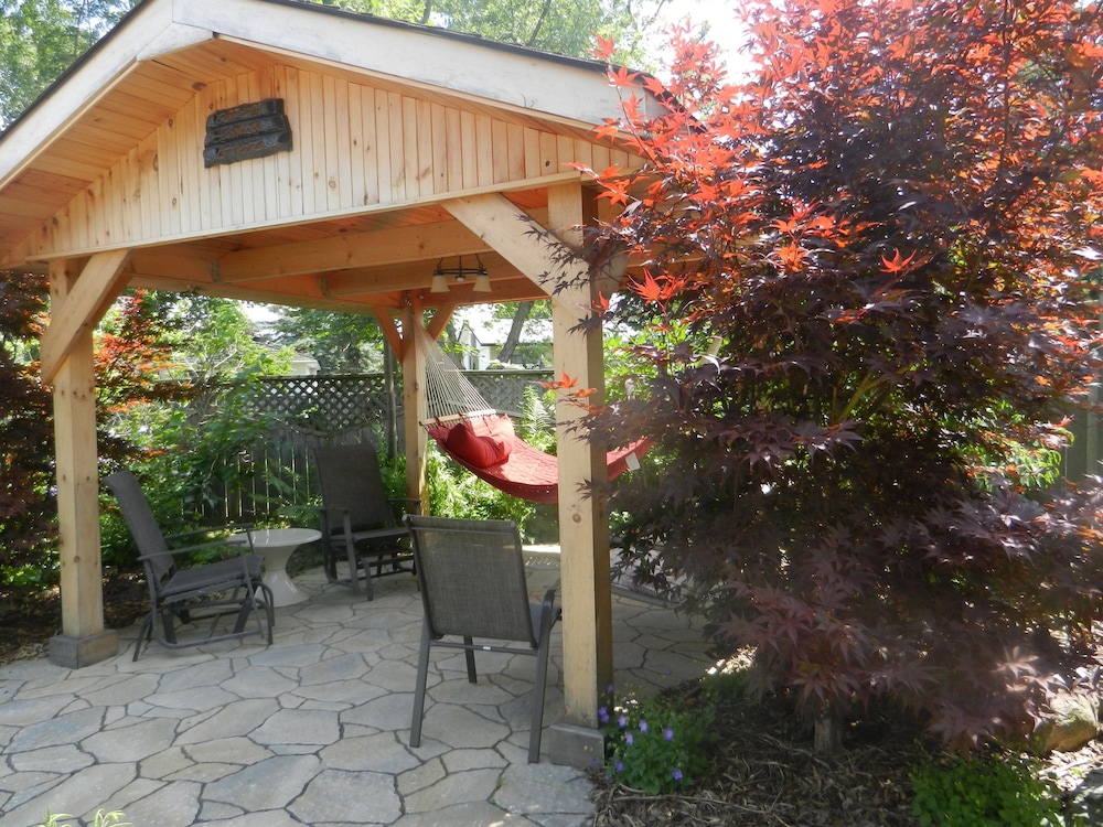 A Garden Stroll B&B
