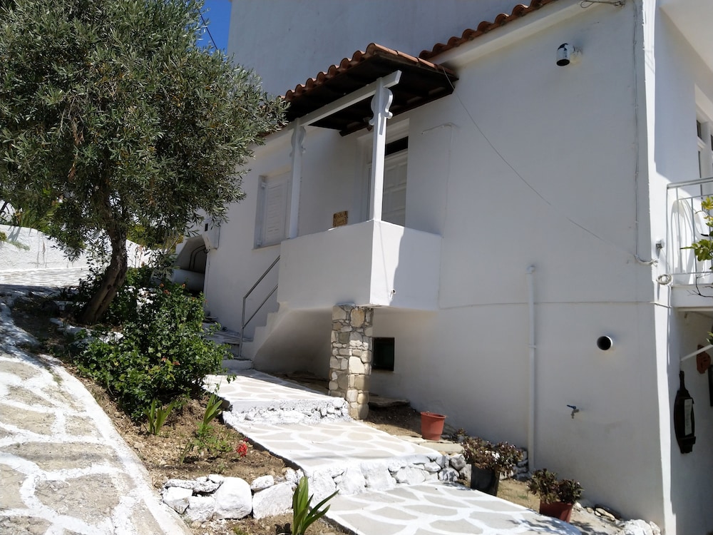 AMARANTHOS SKIATHOS VIEW