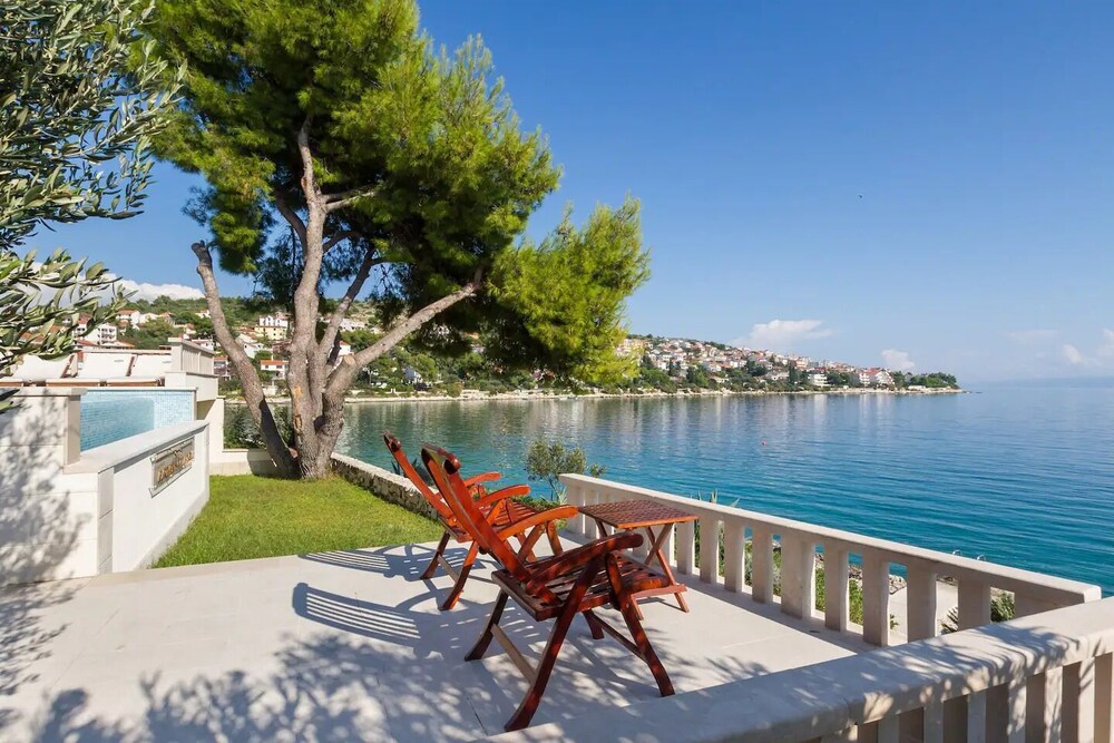 Sea Front - With Pool - H