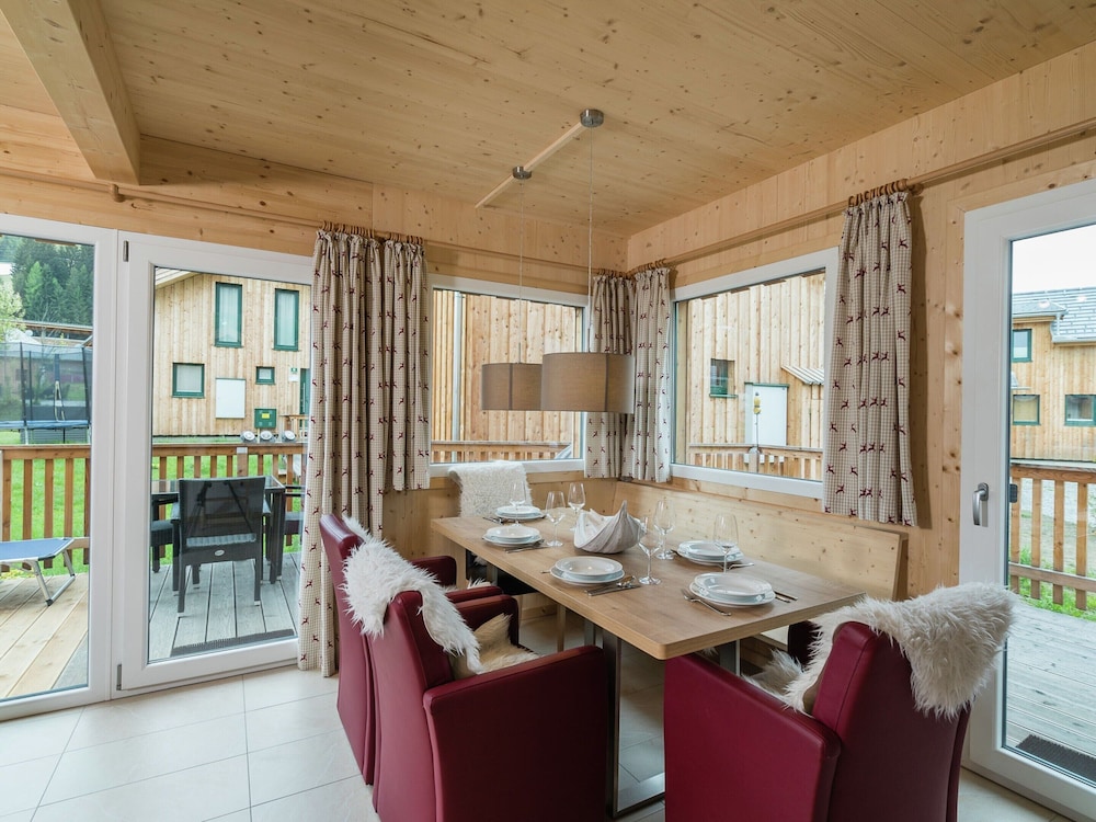 Chalet With Outdoor hot tub
