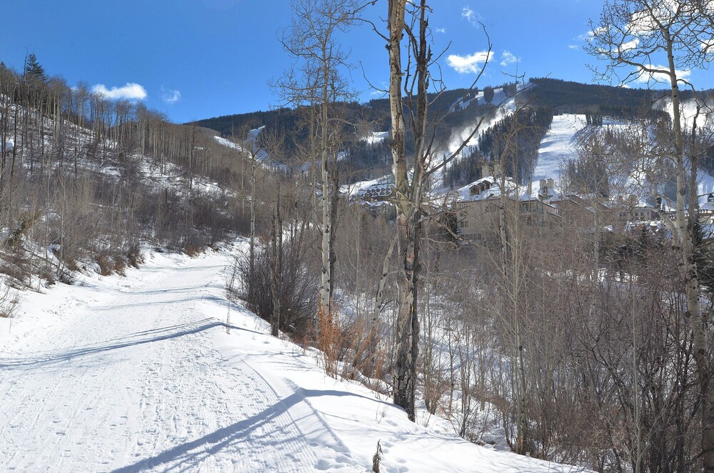 Ski In Ski Out Townhome in Rocky Mountain Access to Elkhorn Chairlift by RedAwning