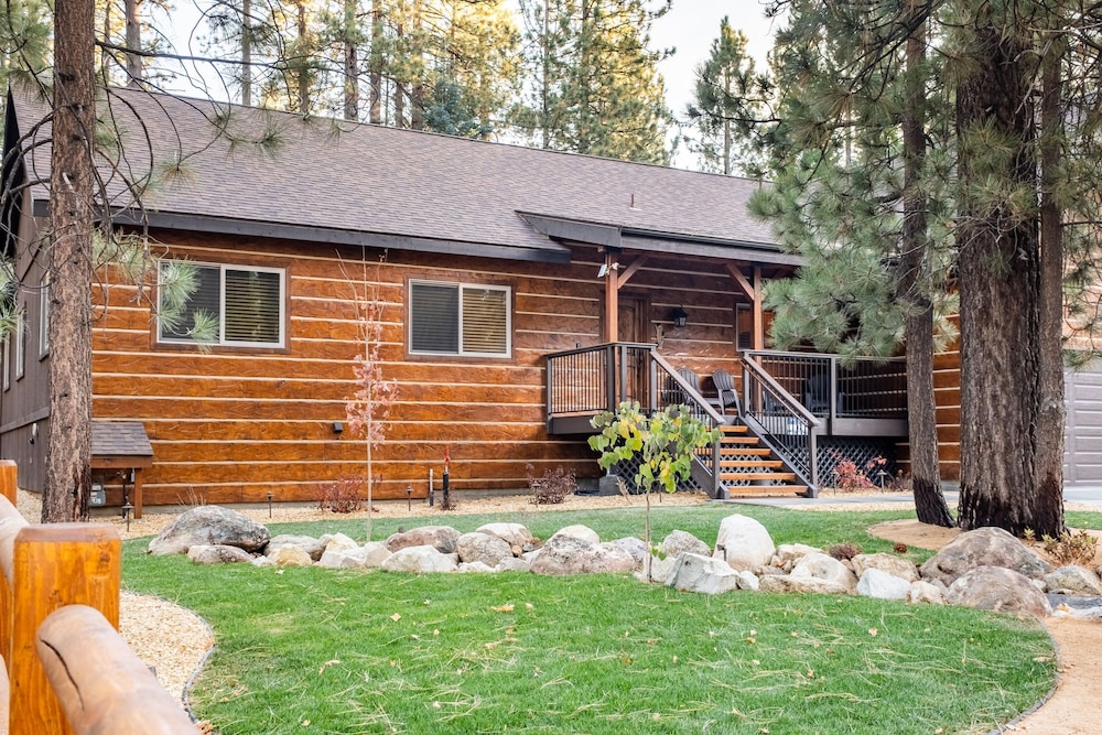 Lazy Bear Lodge by Avantstay Pine Tree Paradise w Game Room