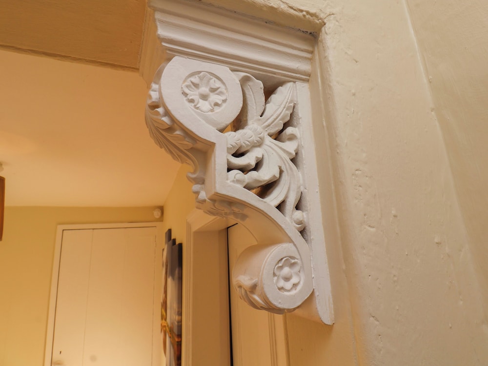 Sixpence Cottage