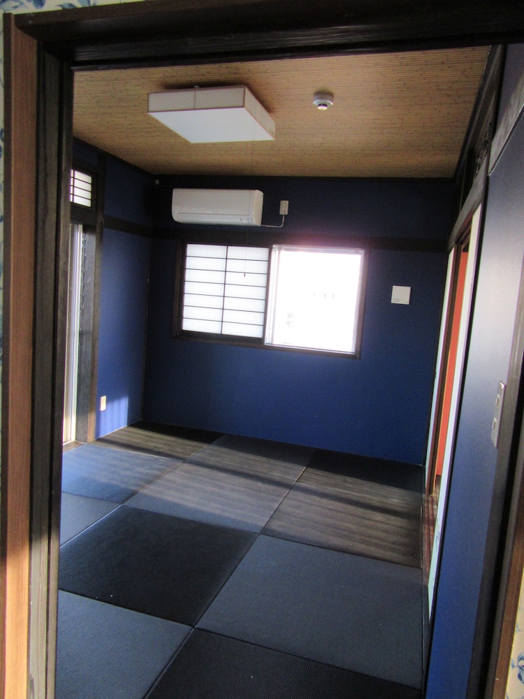 Guest house TIGA - Hostel