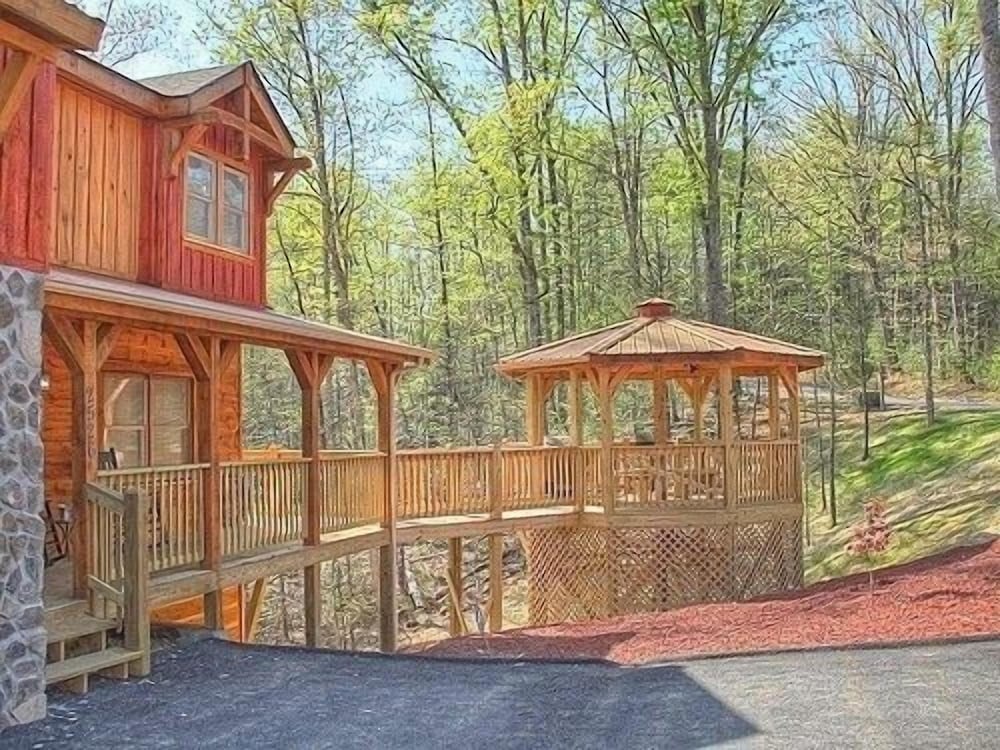 Majestic Springs Lodge 3 Bedroom Cabin by RedAwning